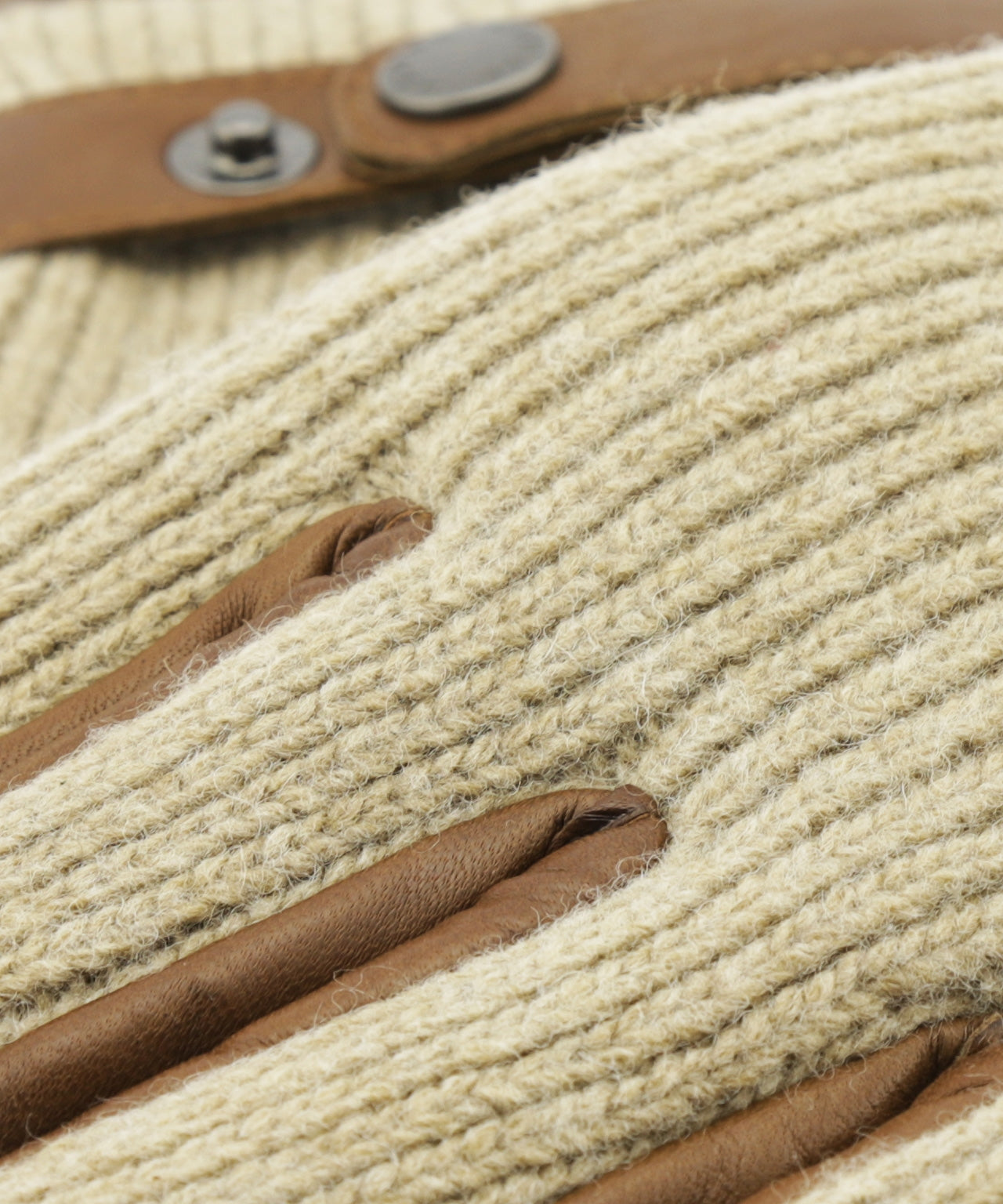 Handschuh aus Wolle mit Lederbesatz | Braun